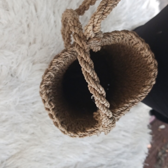 Wine Bottle Macrame Holder. - Picture 3 of 3